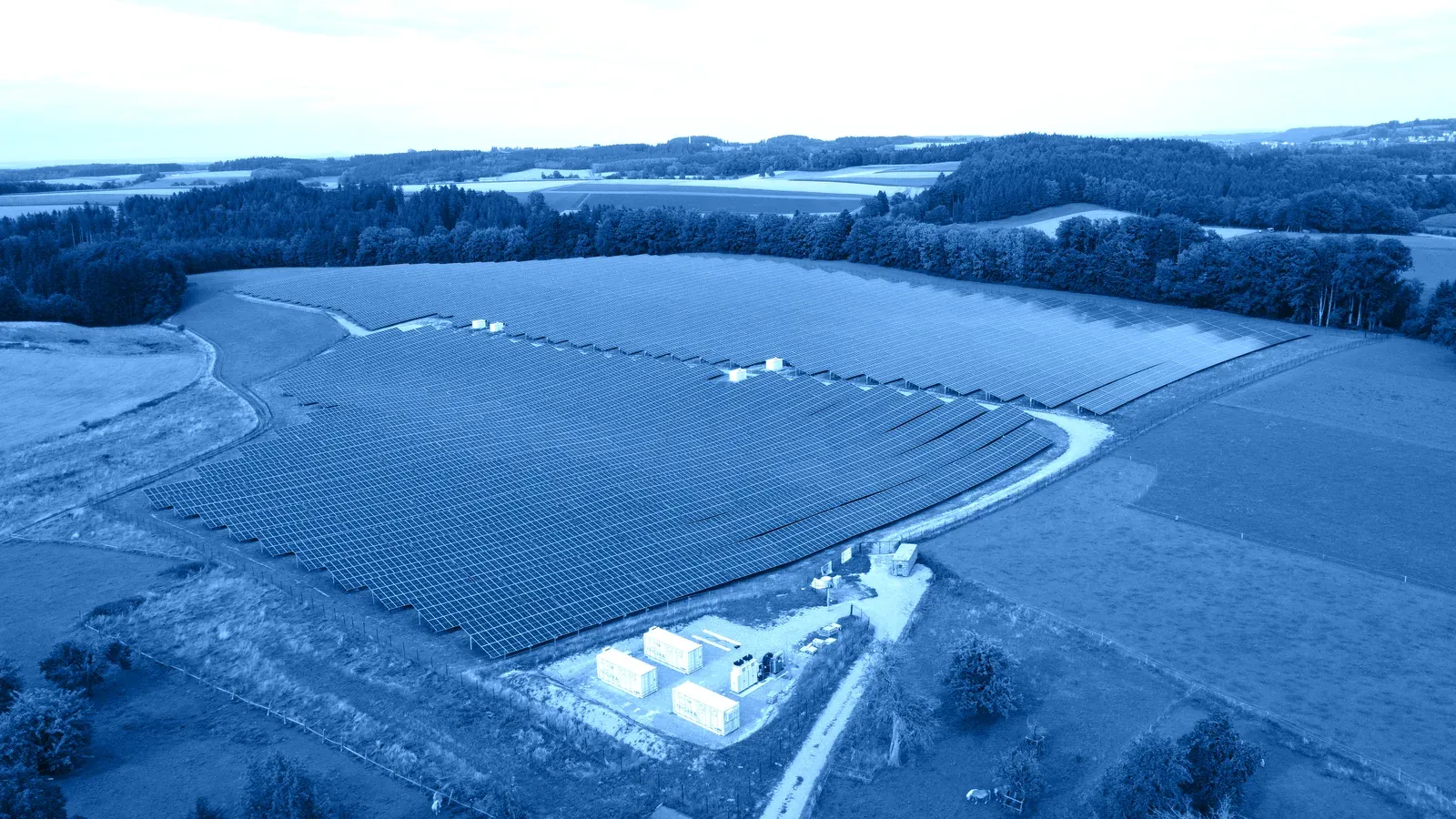 Fotovoltaický park s bateriovým úložištěm